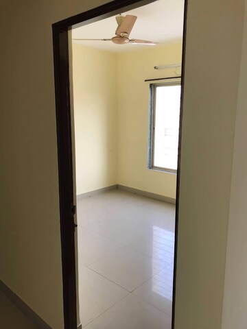 Room in 2 BHK Apartment at Kumar Sophronia, Kalyani Nagar – for Rent