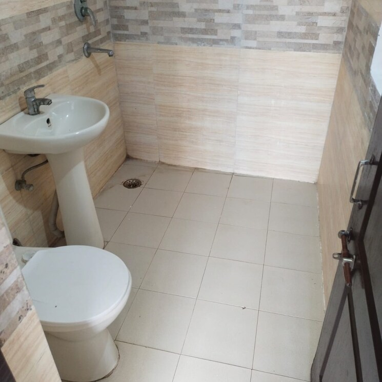 Bathroom, amrapali-zodiac 2.5 Bedroom 1075 Sq.Ft. Apartment In Sector 120 Noida 9080240