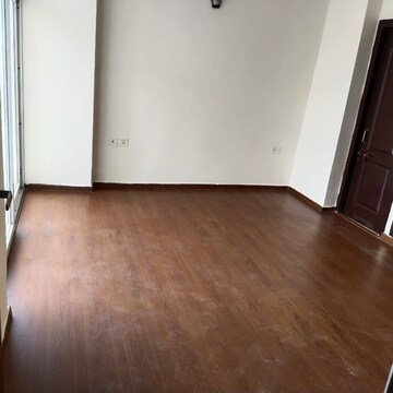 Room in 2.5 BHK Apartment at Amrapali Zodiac, Sector 120 – for Sale