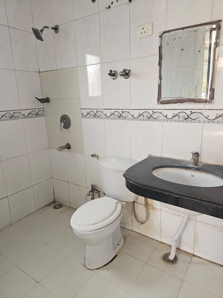 Bathroom, sector 22 dwarka 3.5 Bedroom 1800 Sq.Ft. Apartment In Sector 22 Dwarka Delhi 9080284