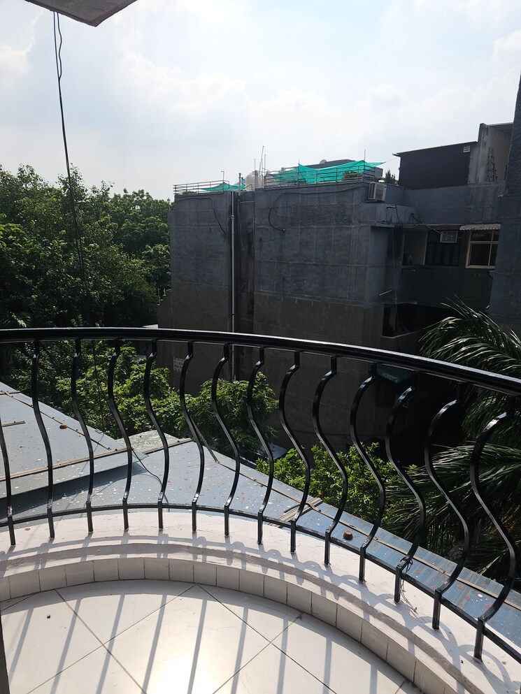 Balcony, sector 22 dwarka 3.5 Bedroom 1800 Sq.Ft. Apartment In Sector 22 Dwarka Delhi 9080284
