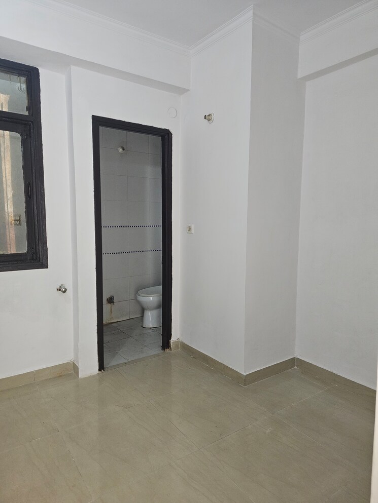 Attached Bathroom, sector 22 dwarka 3.5 Bedroom 1800 Sq.Ft. Apartment In Sector 22 Dwarka Delhi 9080284