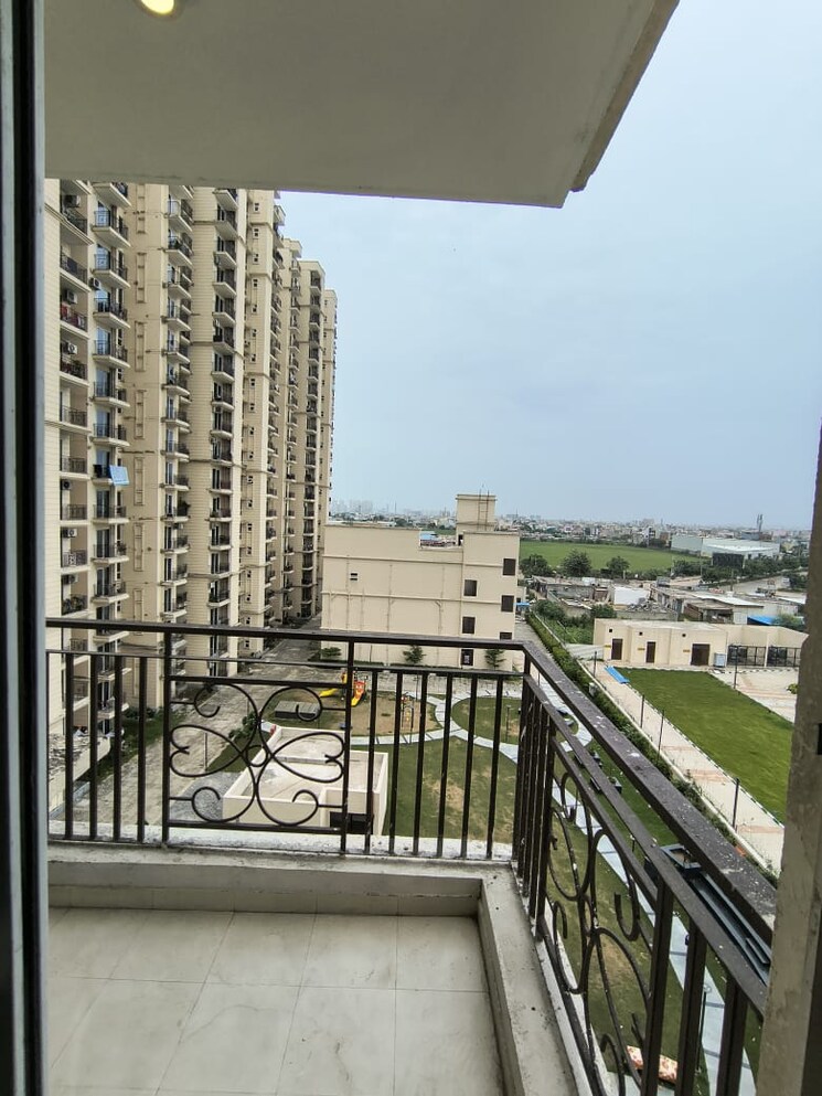 Balcony, signature-global-city 1 Bedroom 600 Sq.Ft. Apartment In Sector 37d Gurgaon 9080268