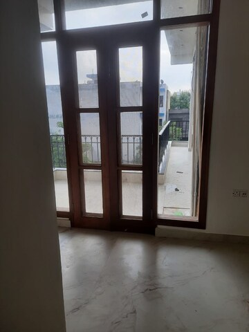 Room in 1 RK Builder Floor at Phi Ii Greater Noida – for Rent