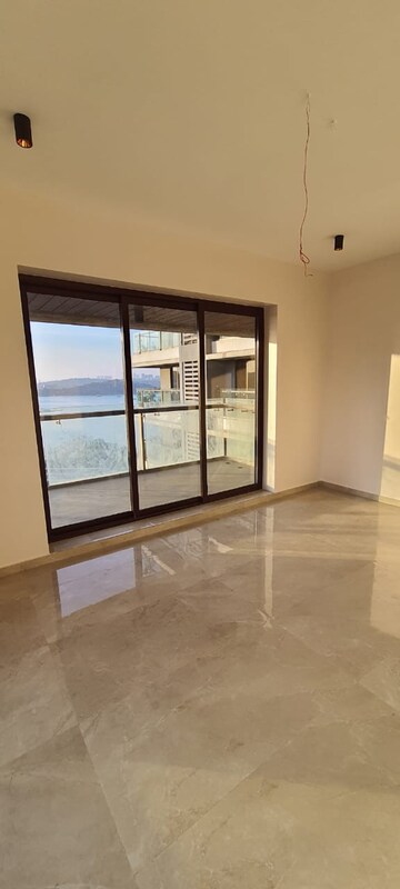 Room in 3 BHK Apartment at Lake Front Solitaire, Powai – for Sale
