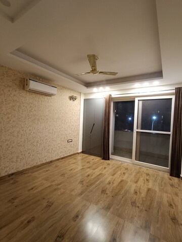 Room in 4 BHK Builder Floor at Aradhya Homes, Sector 67a – for Rent