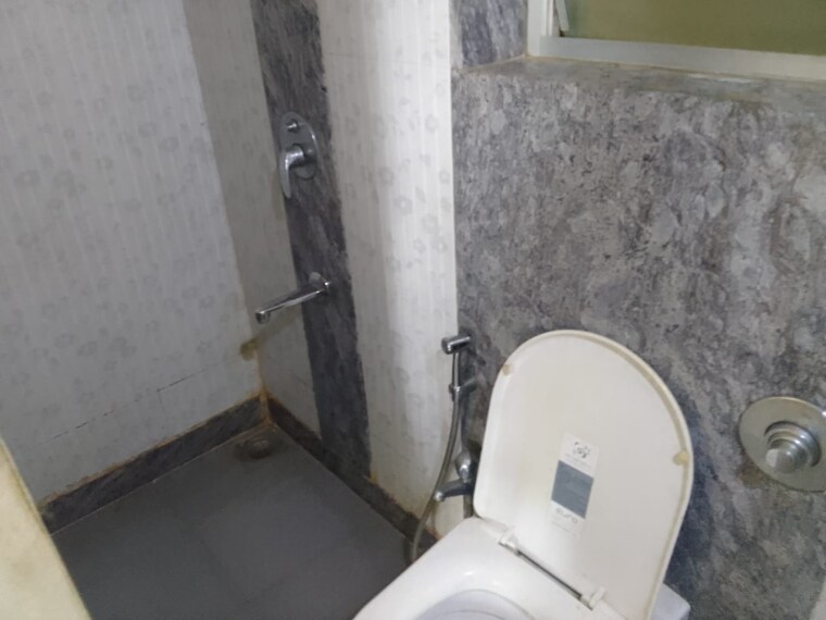 Bathroom, kalpataru-hills 2 Bedroom 632 Sq.Ft. Apartment In Manpada Thane 9080339