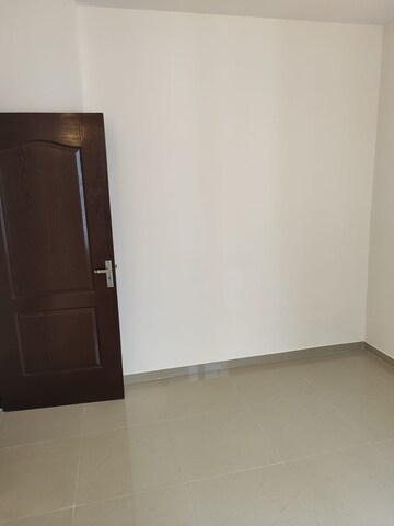 Room in 3 BHK Apartment at Omaxe R2, Gomti Nagar – for Rent