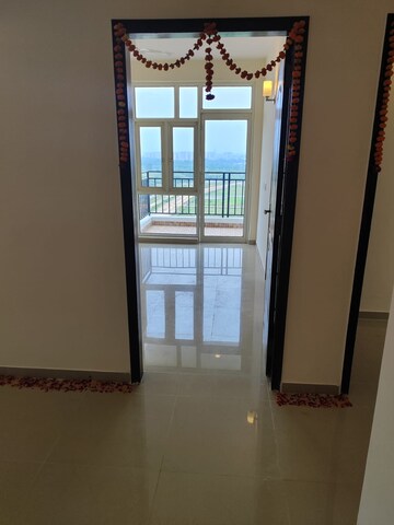 Room in 3 BHK Apartment at Omaxe R2, Gomti Nagar – for Rent
