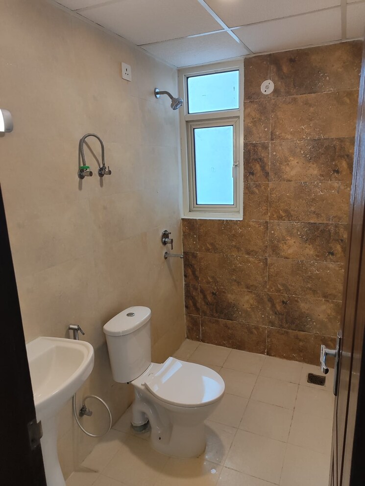Bathroom, omaxe-r2 3 Bedroom 1775 Sq.Ft. Apartment In Gomti Nagar Lucknow 9080359