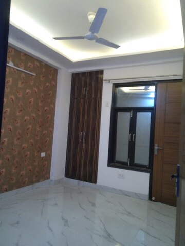 Room in 4 BHK Apartment at Chattarpur – for Rent
