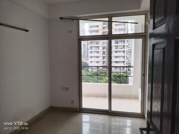 Room in 2 BHK Apartment at Gaurs Global Village, Sain Vihar – for Rent