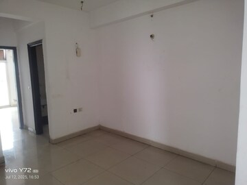Room in 2 BHK Apartment at Gaurs Global Village, Sain Vihar – for Rent