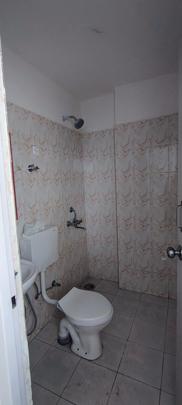 Bathroom, sarvome-shree-homes 3 Bedroom 745 Sq.Ft. Apartment In Sector 45 Faridabad 9080503