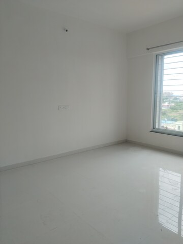 Room in 2 BHK Apartment at Mantra 29 Gold Coast, Tingre Nagar – for Rent