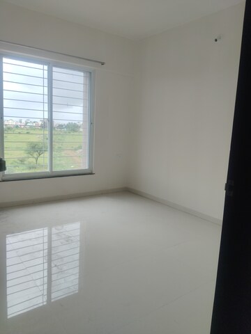 Room in 2 BHK Apartment at Mantra 29 Gold Coast, Tingre Nagar – for Rent