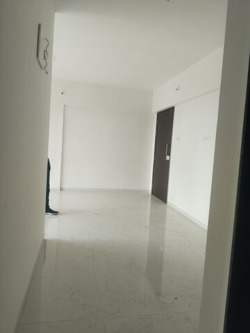 Room in 2 BHK Apartment at Mantra 29 Gold Coast, Tingre Nagar – for Rent