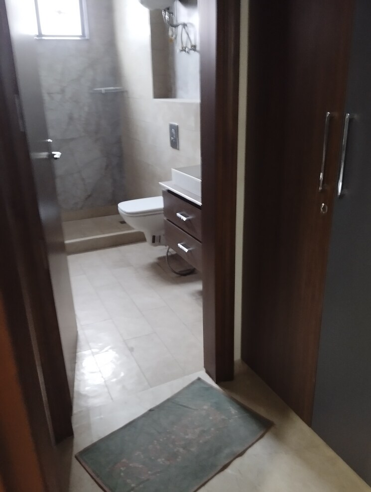 Bathroom, savita vihar 3 Bedroom 1825 Sq.Ft. Builder Floor In Savita Vihar Delhi 9080669