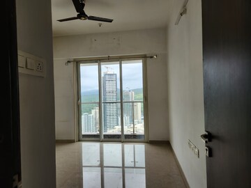 Room in 2 BHK Apartment at JP Decks, Goregaon East – for Rent