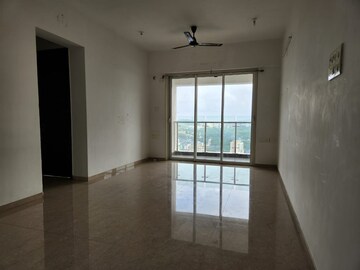 Room in 2 BHK Apartment at JP Decks, Goregaon East – for Rent