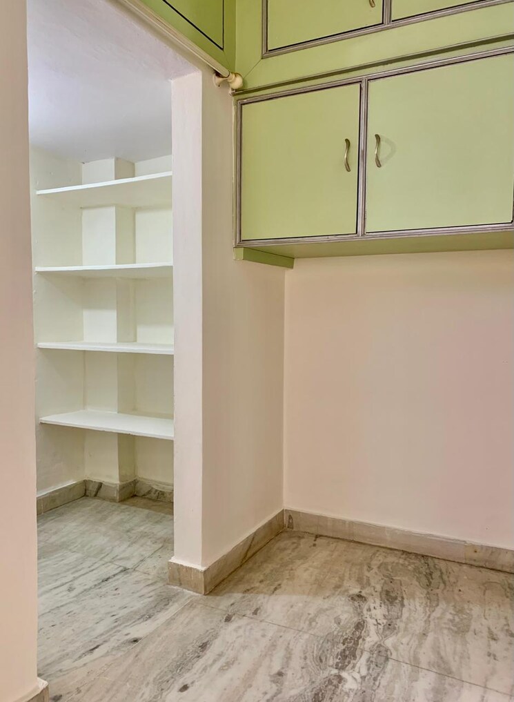 Room, west marredpally 3 Bedroom 1850 Sq.Ft. Apartment In West Marredpally Hyderabad 9080557