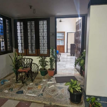 Living Room in 2 BHK Independent House at Gomti Nagar – for Rent
