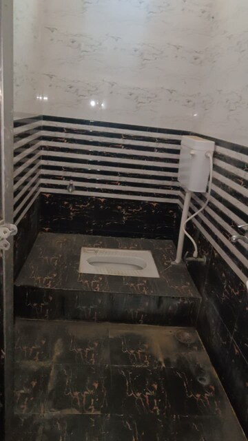 Bathroom in 2 BHK Apartment at Morabadi – for Rent
