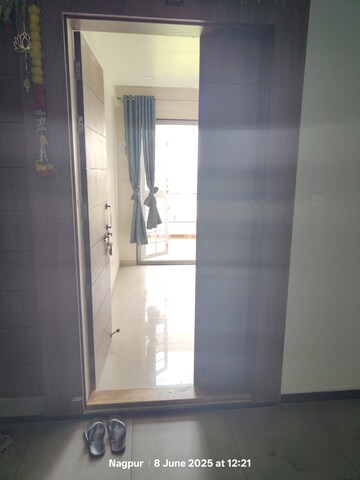 Room in 3 BHK Apartment at Omkar Nagar – for Rent