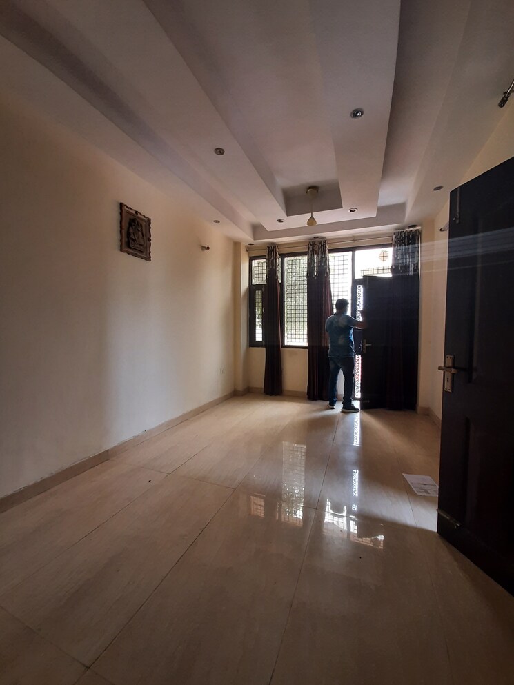 Parking, land-craft-golf-links-apartment-phase-2 3 Bedroom 120 Sq.Ft. Builder Floor In Pandav Nagar Ghaziabad 9080659
