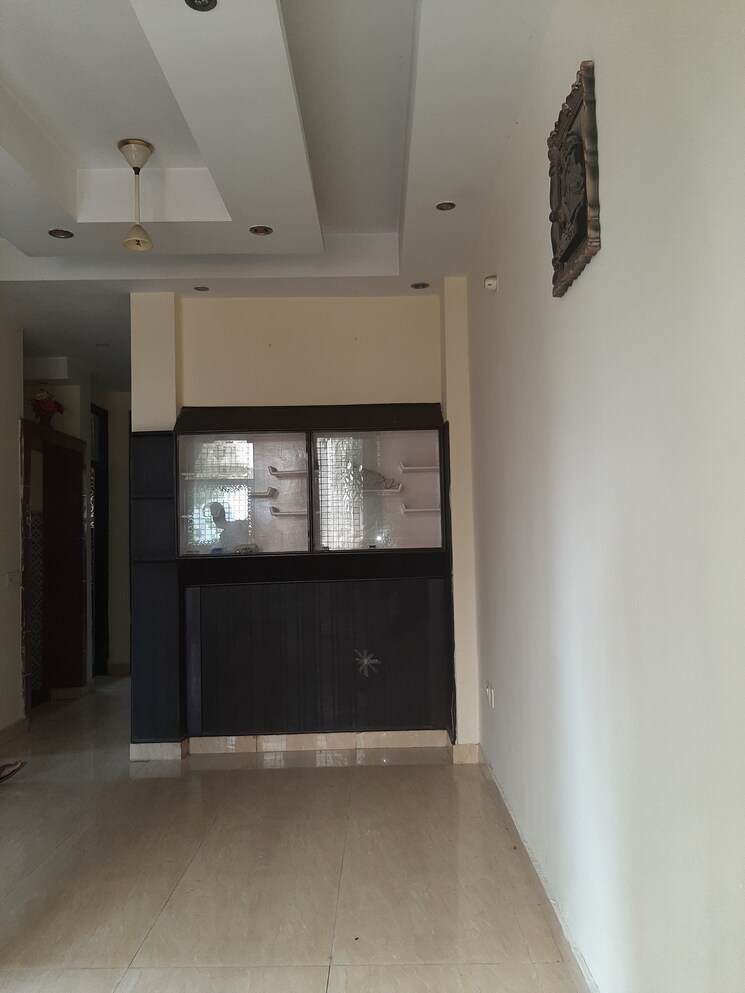 Room, land-craft-golf-links-apartment-phase-2 3 Bedroom 120 Sq.Ft. Builder Floor In Pandav Nagar Ghaziabad 9080659