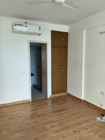 Room in 3 BHK Apartment at Bestech Park View Sanskruti, Sector 92 – for Rent