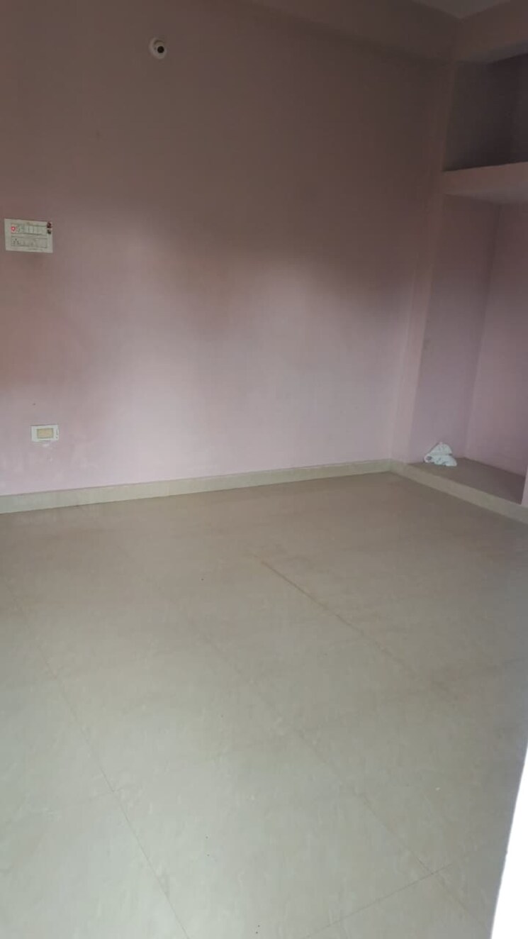 Room, morabadi Commercial Shop 1300 Sq.Ft. In Morabadi Ranchi 9080663