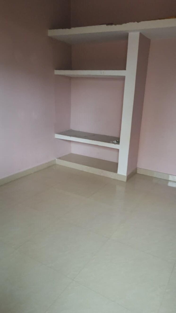 Room, morabadi Commercial Shop 1300 Sq.Ft. In Morabadi Ranchi 9080663