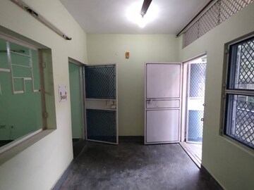 Room in 4 BHK Independent House at Janakpuri – for Rent