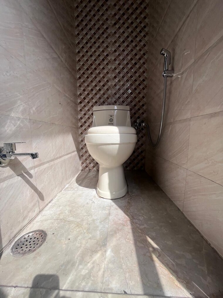 Attached Bathroom, govindpuri 3 Bedroom 990 Sq.Ft. Builder Floor In Govindpuri Delhi 9080708