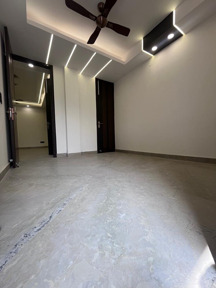 Room, govindpuri 3 Bedroom 990 Sq.Ft. Builder Floor In Govindpuri Delhi 9080708