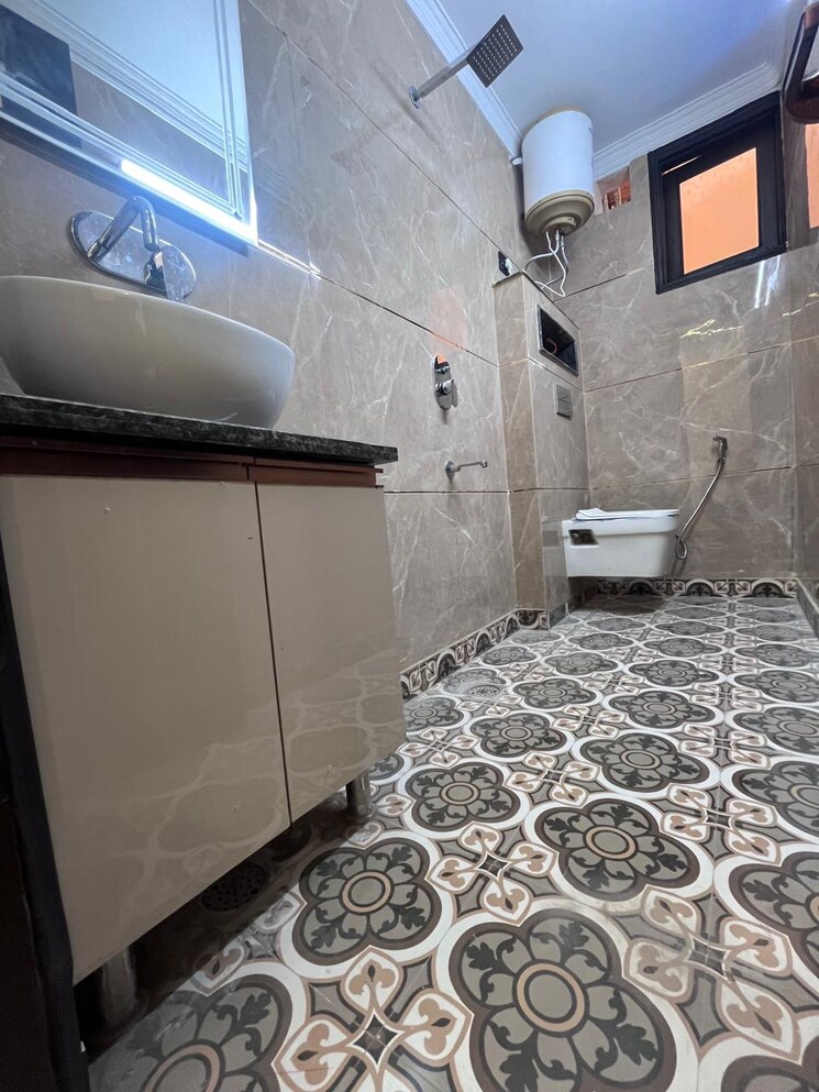 Bathroom, govindpuri 3 Bedroom 990 Sq.Ft. Builder Floor In Govindpuri Delhi 9080708