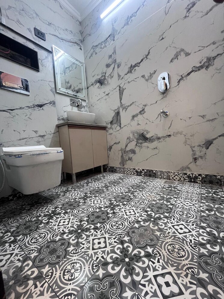 Bathroom, govindpuri 3 Bedroom 990 Sq.Ft. Builder Floor In Govindpuri Delhi 9080708