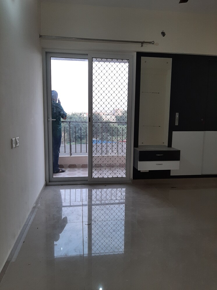 Room, landcraft-golflinks-plaza 2 Bedroom 1600 Sq.Ft. Apartment In Pandav Nagar Ghaziabad 9080687