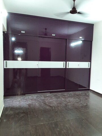 Furnished Amenities in 2 BHK Apartment at Landcraft Golflinks Plaza, Pandav Nagar – for Rent