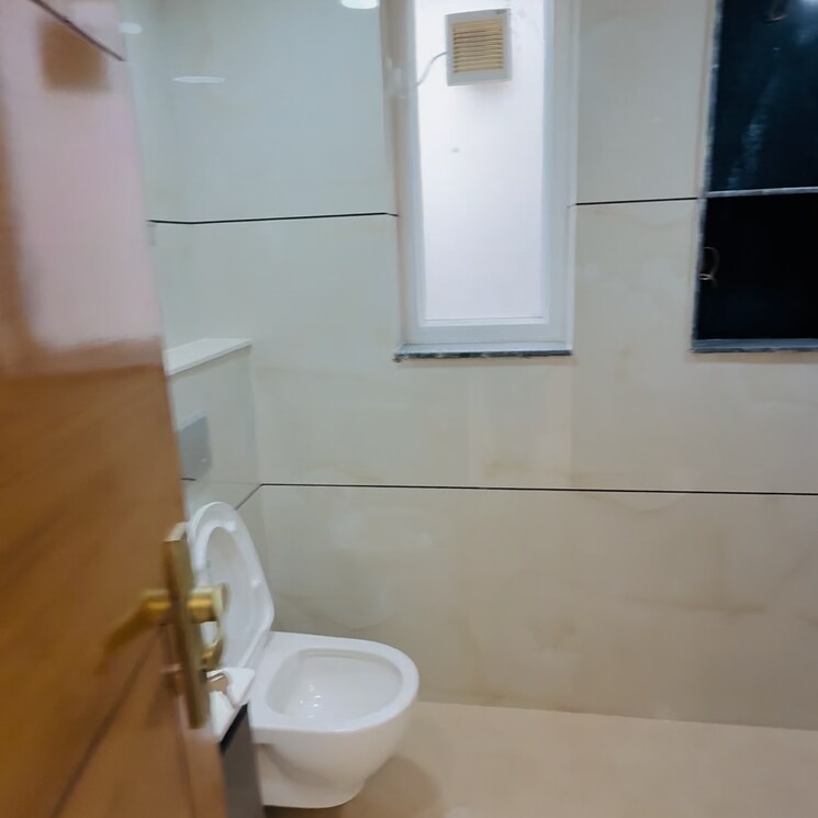 Bathroom, green park extension 4 Bedroom 300 Sq.Yd. Builder Floor In Green Park Extension Delhi 9080699