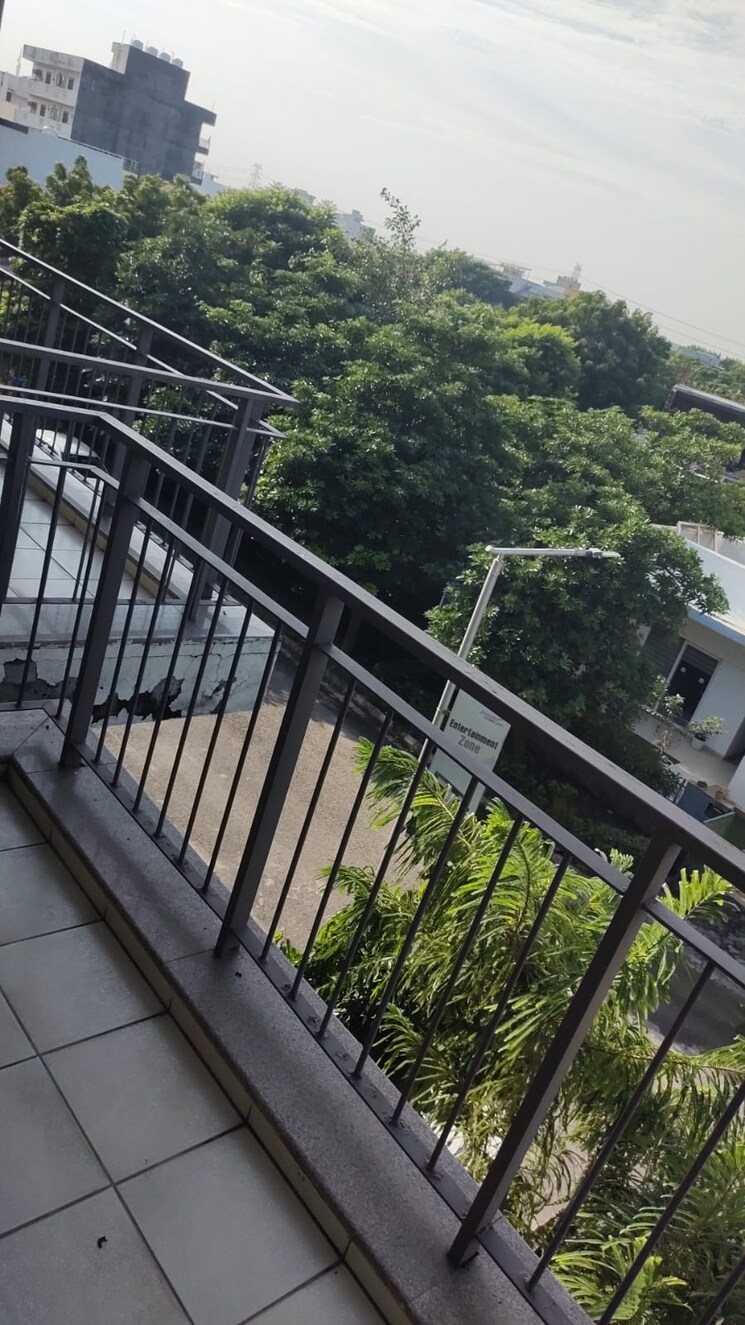 Balcony, sector 35 3 Bedroom 245 Sq.Yd. Builder Floor In Sector 35 Sonipat 9080747