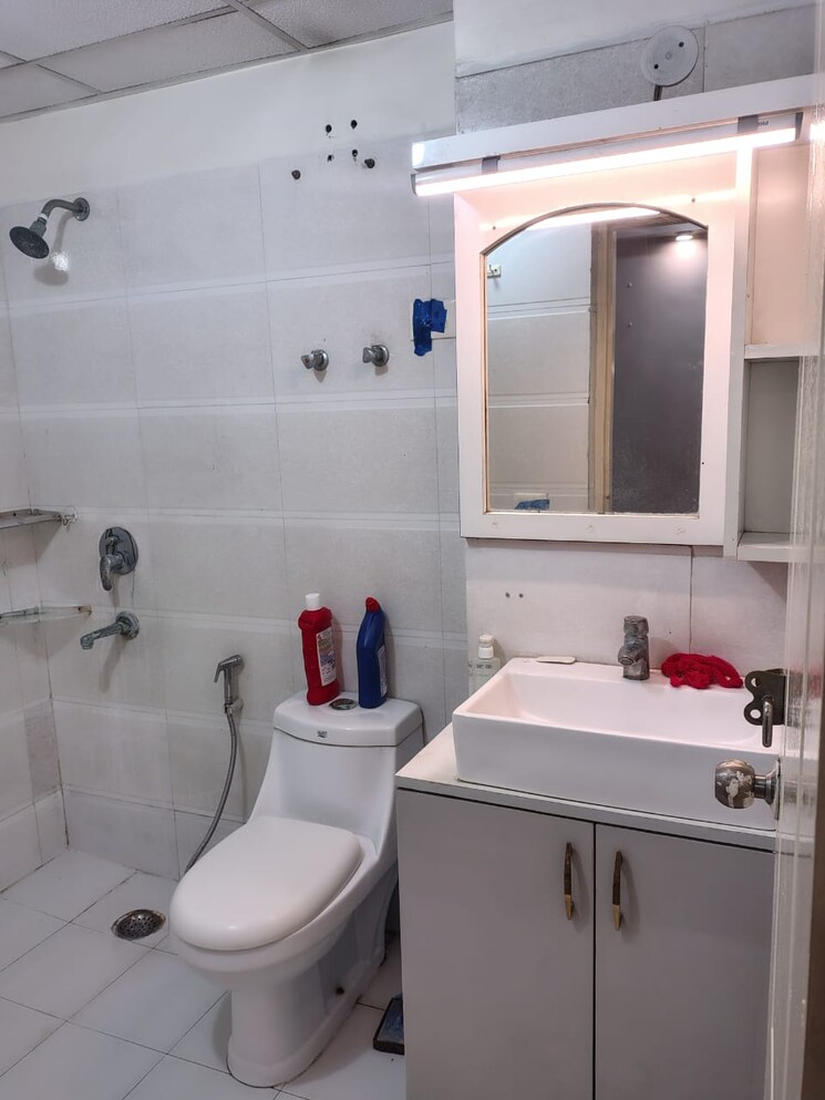 Bathroom, kw-srishti-phase-ii 2.5 Bedroom 1240 Sq.Ft. Apartment In Raj Nagar Extension Ghaziabad 9080946