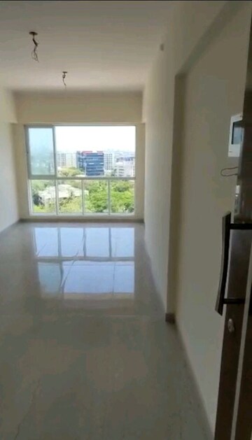 Room in 1.5 BHK Apartment at Bajaj Emerald, Andheri East – for Sale