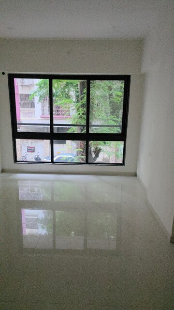 Room in 1.5 BHK Apartment at Bajaj Emerald, Andheri East – for Sale