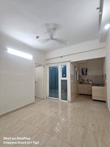 Room in 1 BHK Apartment at Gaur City 2 - 14th Avenue, Sector 16c Greater Noida – for Rent