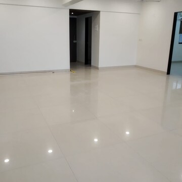 Room in 4 BHK Apartment at Silver View Apartments, Versova – for Rent