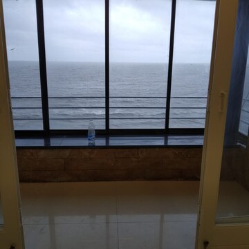 Room in 4 BHK Apartment at Silver View Apartments, Versova – for Rent