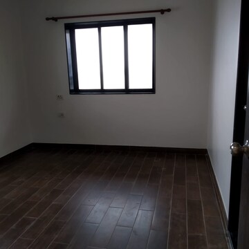 Room in 4 BHK Apartment at Silver View Apartments, Versova – for Rent