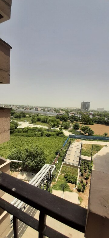 2.5 BHK Apartment – Garden View at Land Craft Golf Links Apartment Phase 2, Pandav Nagar - for Rent